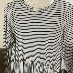 Black and White Striped Women’s Long Sleeve Medium